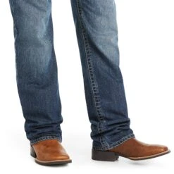 Ariat Men's Owens M2 Traditional Relaxed Boot Cut Jeans 10036071 9 Ariat Men's Owens M2 Traditional Relaxed Boot Cut Jeans 10036071 -Western Cowboy Equipment Store S21 MNS WEST 10036071 detail03